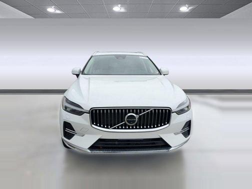 2023 Volvo XC60 Recharge Plug-In Hybrid T8 Plus Bright Theme