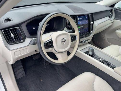 2023 Volvo XC60 Recharge Plug-In Hybrid T8 Plus Bright Theme