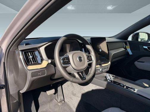 2026 Volvo XC60 B5 Core