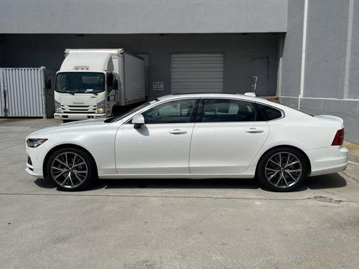 2018 Volvo S90 T5 Momentum