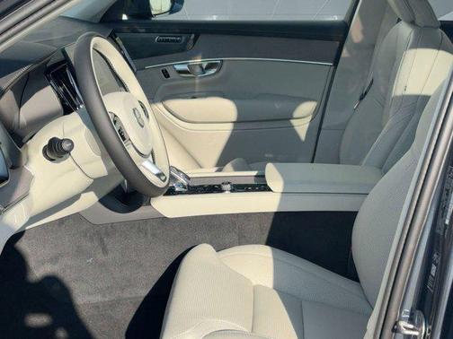 2026 Volvo XC90 B6 Ultra 7-Seater