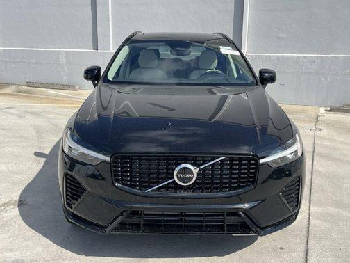2025 Volvo XC60 Plug-In Hybrid T8 Plus