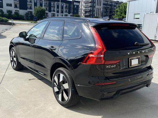 2025 Volvo XC60 Plug-In Hybrid T8 Plus