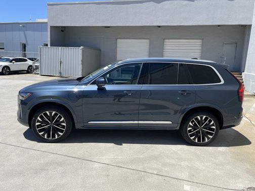 2025 Volvo XC90 Plug-In Hybrid T8 Plus 7-Seater