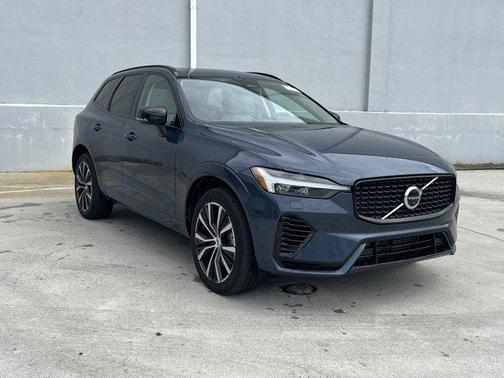 2023 Volvo XC60 Recharge Plug-In Hybrid T8 Plus Dark Theme