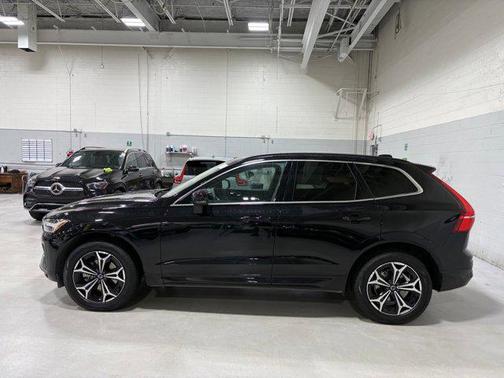2022 Volvo XC60 B5 Momentum