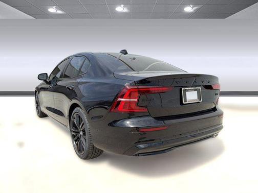 Onyx Black Metallic 2023 Volvo S60 B5 Plus Black Edition