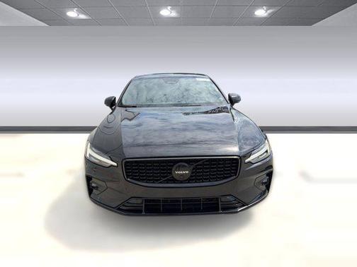 Onyx Black Metallic 2023 Volvo S60 B5 Plus Black Edition