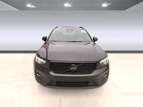 2026 Volvo XC40 Black Edition Ultra, B5 AWD Gas (mild hybrid)