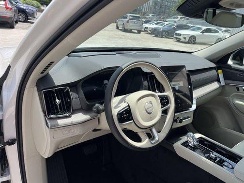 2026 Volvo XC90 Plug-In Hybrid T8 Ultra Dark Theme 7-Seater