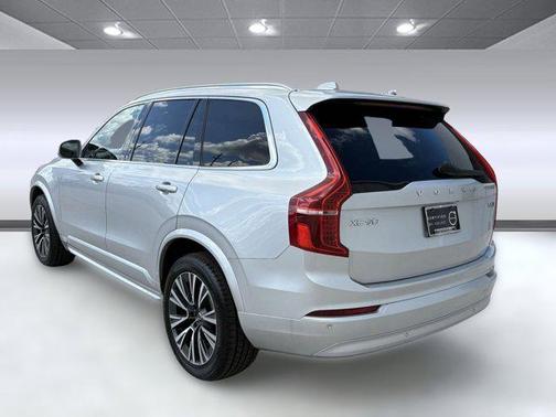 2022 Volvo XC90 T6 Momentum