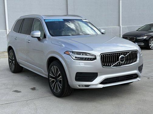 2022 Volvo XC90 T6 Momentum