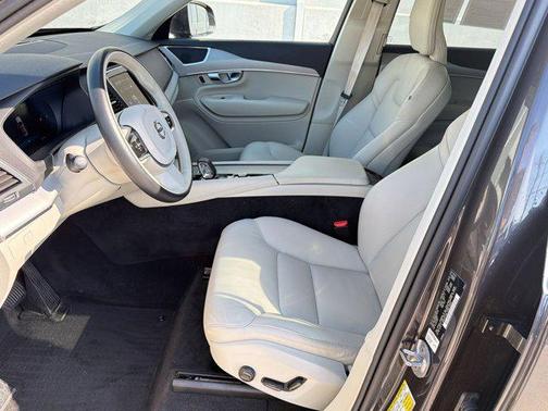 Platinum Grey Metallic 2024 Volvo XC90 B5 Core Bright Theme