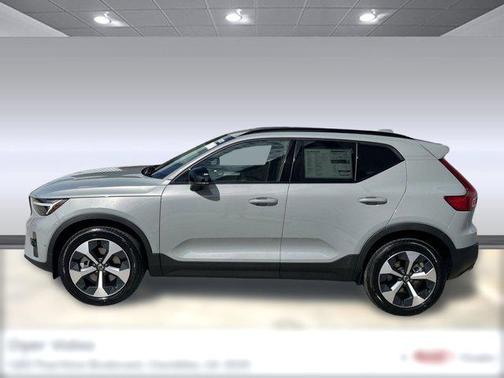 2026 Volvo XC40 B5 Plus