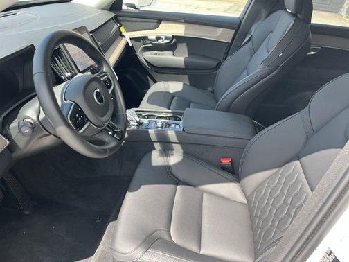 2025 Volvo XC90 B5 Plus 7-Seater