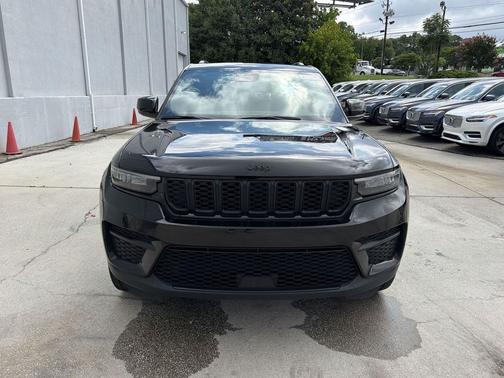 Diamond Black Crystal Pearlcoat 2023 Jeep Grand Cherokee Altitude