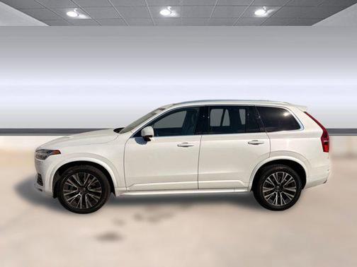 2021 Volvo XC90 T6 Momentum