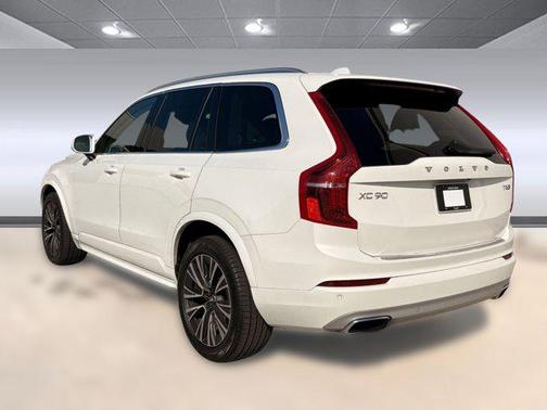 2021 Volvo XC90 T6 Momentum