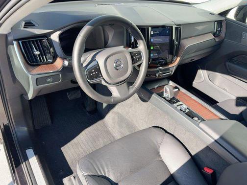 2024 Volvo XC60 B5 Plus Dark Theme