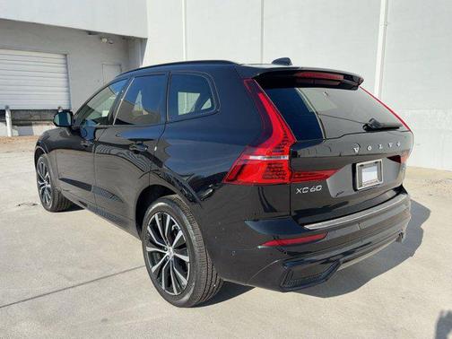 2024 Volvo XC60 B5 Plus Dark Theme