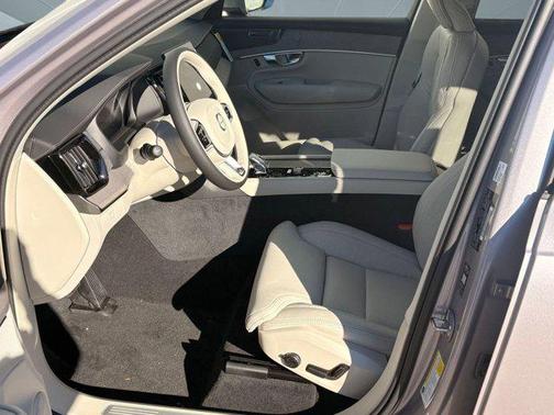 2026 Volvo XC90 B5 Ultra 6-Seater