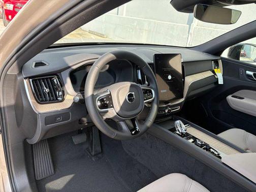 2026 Volvo XC60 B5 Core
