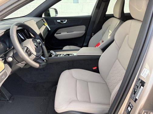 2026 Volvo XC60 B5 Core