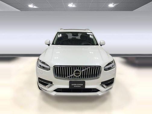 2023 Volvo XC90 B5 Plus