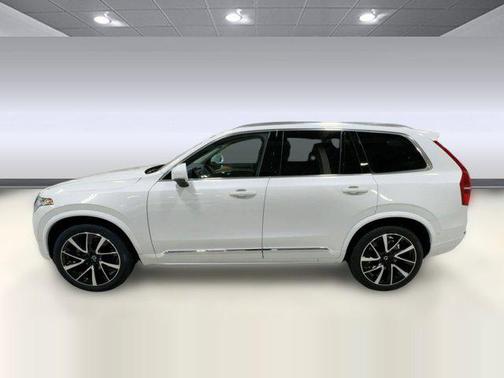 2023 Volvo XC90 B5 Plus