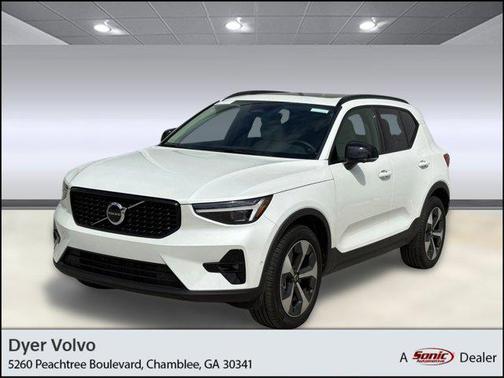 2025 Volvo XC40 B5 Plus Dark Theme