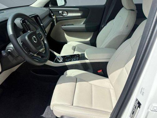 2025 Volvo XC40 B5 Plus Dark Theme