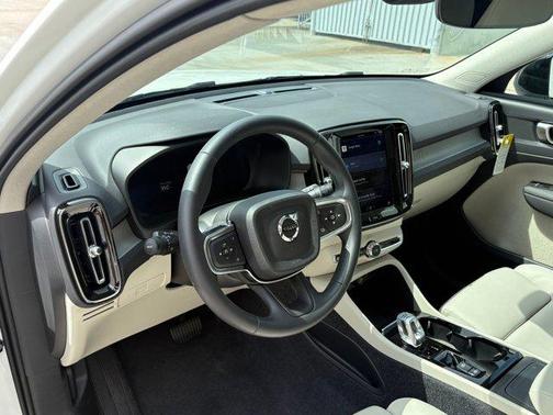 2025 Volvo XC40 B5 Plus Dark Theme
