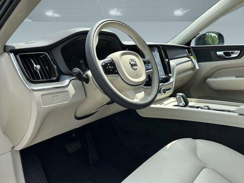 2025 Volvo XC60 B5 Core