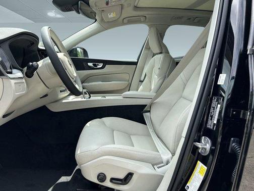 2025 Volvo XC60 B5 Core