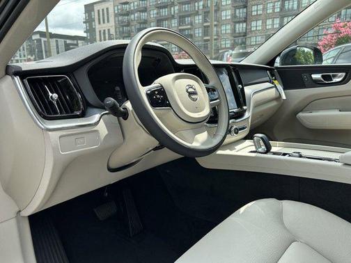 2025 Volvo XC60 B5 Core