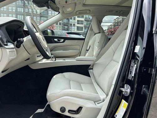 2025 Volvo XC60 B5 Core