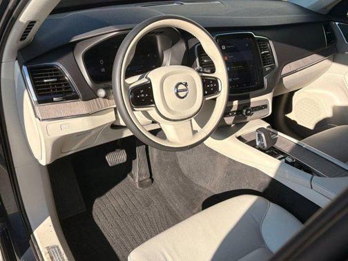 2024 Volvo XC90 B6 Plus Bright Theme 6-Seater