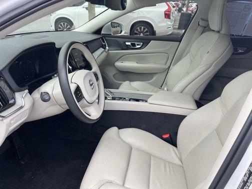 2022 Volvo S60 T5