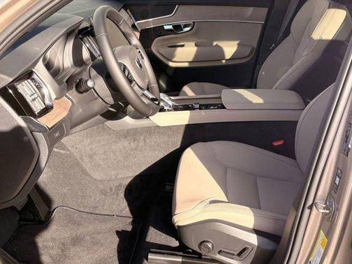 2026 Volvo XC90 Core, B5 AWD Gas (mild hybrid), Gasoline, Bright, 7 Seats