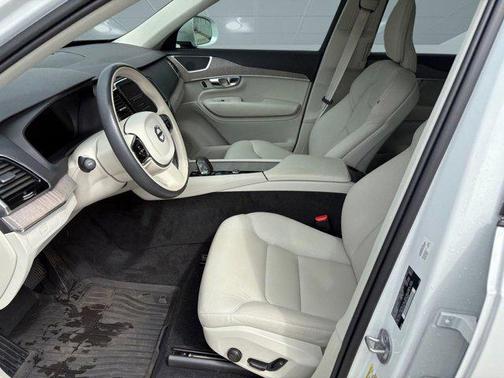2024 Volvo XC90 B6 Plus Bright Theme 7-Seater
