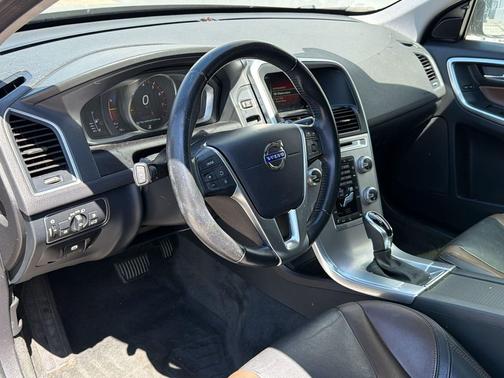 Luminous Sand Metallic 2017 Volvo XC60 T5 Dynamic