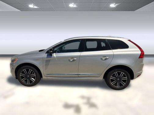 Luminous Sand Metallic 2017 Volvo XC60 T5 Dynamic