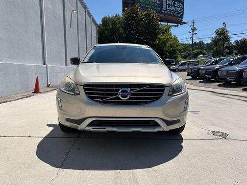 Luminous Sand Metallic 2017 Volvo XC60 T5 Dynamic