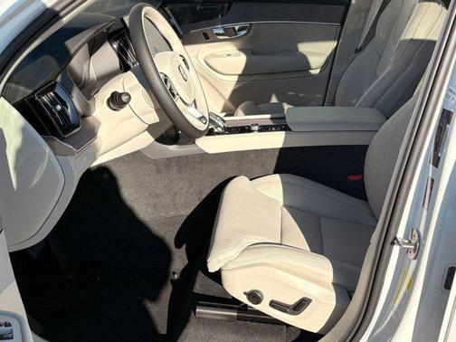 2026 Volvo XC90 Ultra, B6 AWD Gas (mild hybrid), Gasoline, Bright, 7 Seats