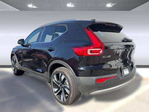 2023 Volvo XC40 B4 Plus Bright Theme