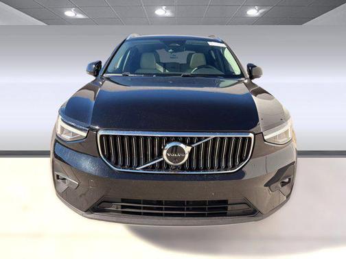 2023 Volvo XC40 B4 Plus Bright Theme