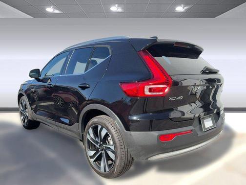2023 Volvo XC40 B4 Plus Bright Theme
