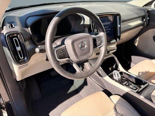 2023 Volvo XC40 B4 Plus Bright Theme