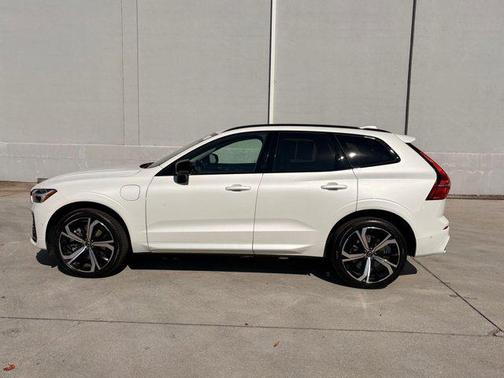 2025 Volvo XC60 Plug-In Hybrid T8 Ultra