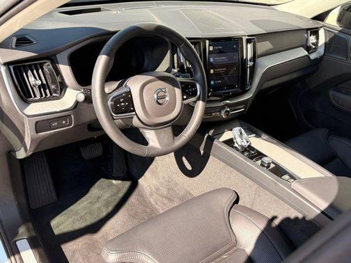 2025 Volvo XC60 Plug-In Hybrid T8 Ultra